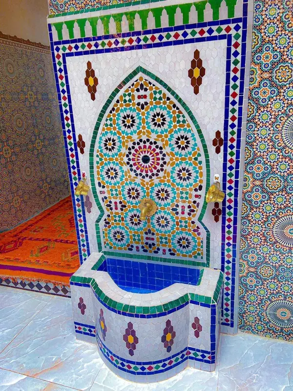 La fontaine murale de zellige